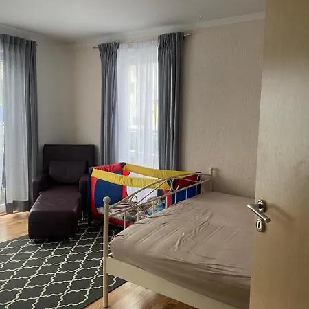 Ruhige, Geraumige Familienwohnung *